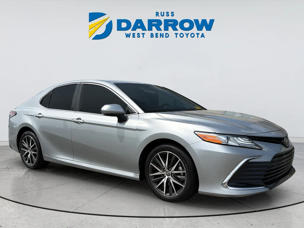 Used 2022 Silver Toyota XLE image 6