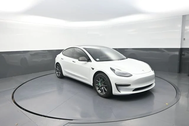 Used 2022  Tesla Long Range image 23