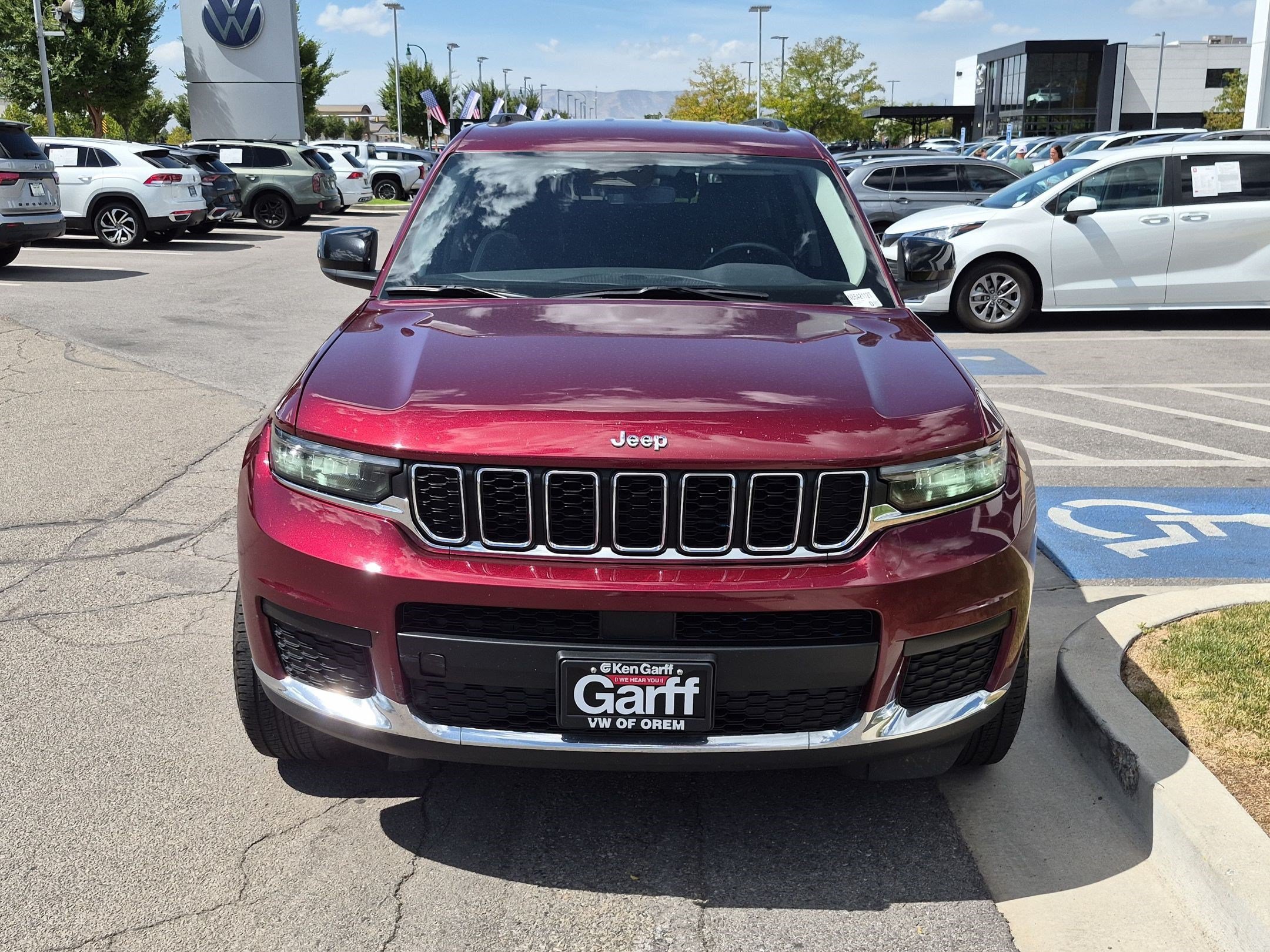 Used 2022 Velvet Red Pearlcoat Jeep Laredo image 8