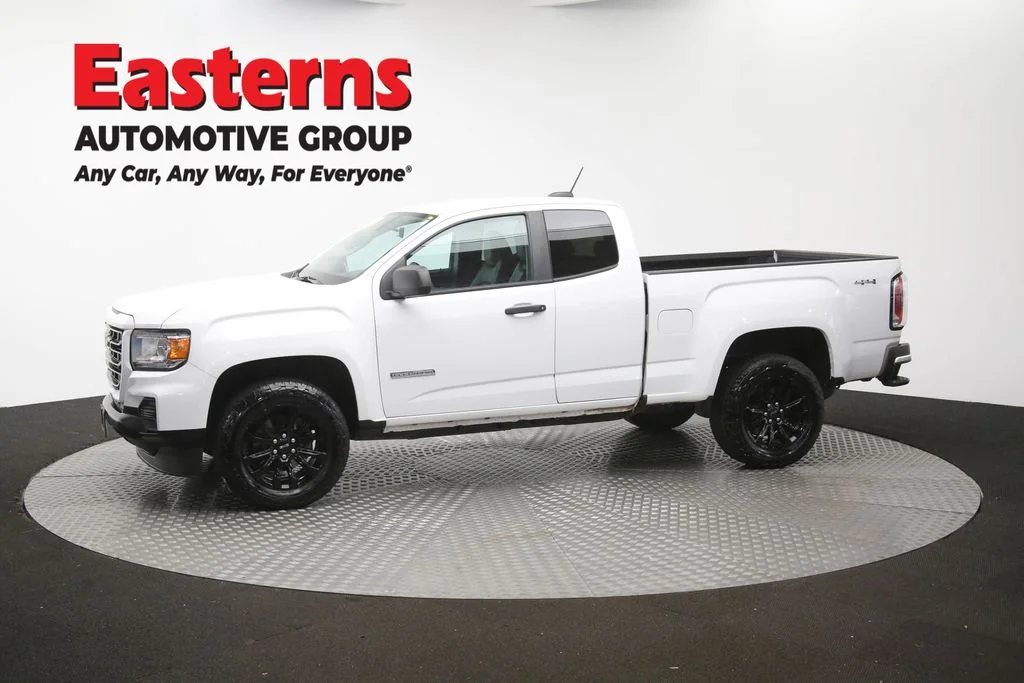 Used 2022 White GMC Elevation Standard image 57