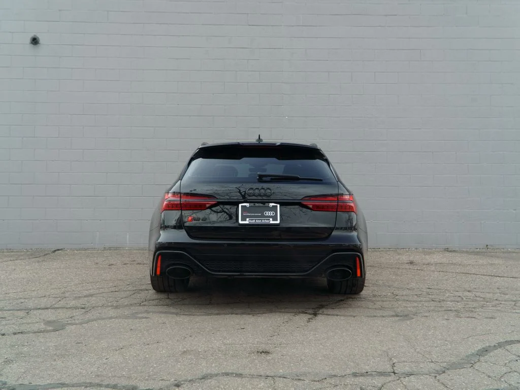 Used 2025  Audi 4.0T image 6