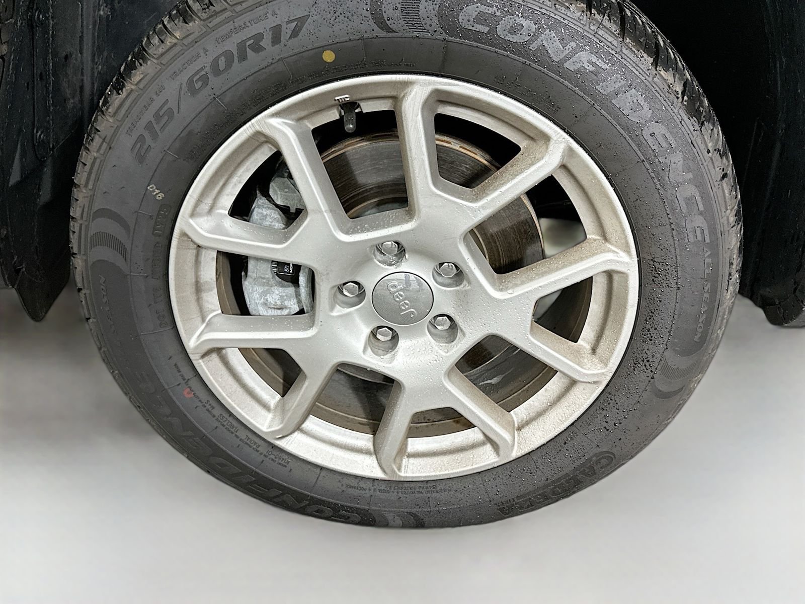Used 2020 Granite Crystal Metallic Clearcoat Jeep Sport image 30
