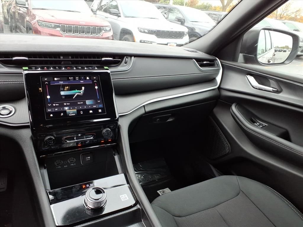 Used 2025 Red Jeep Laredo image 15