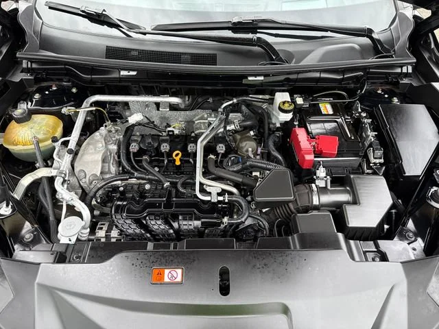 Used 2022  Mitsubishi SEL image 10