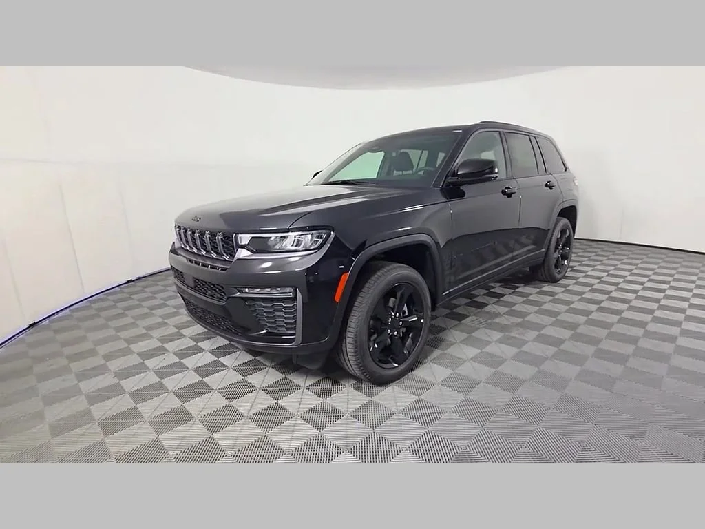 New 2026 Diamond Black Crystal Pearlcoat Jeep Limited image 35