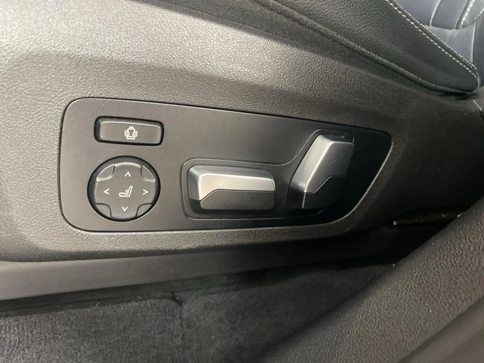 Used 2020 Dark Graphite Metallic BMW M40i image 18