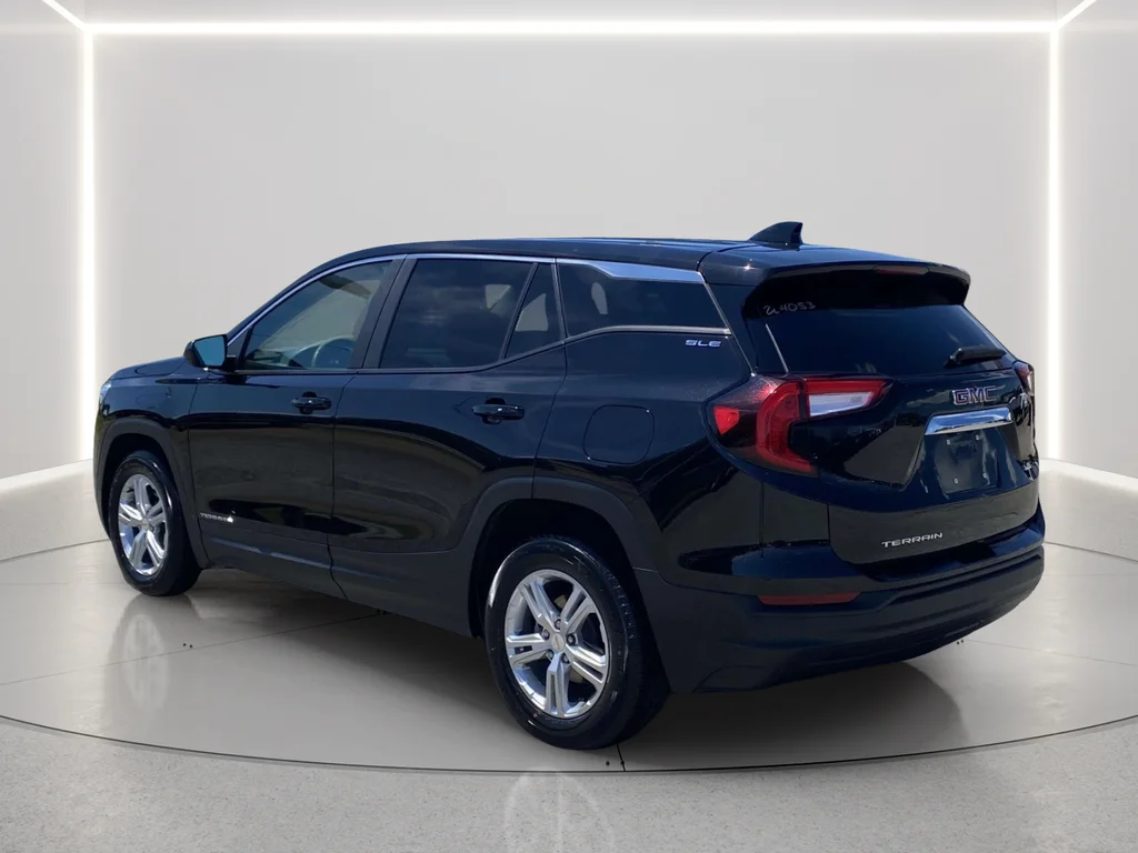 Used 2024 Ebony Twilight Metallic GMC SLE image 3