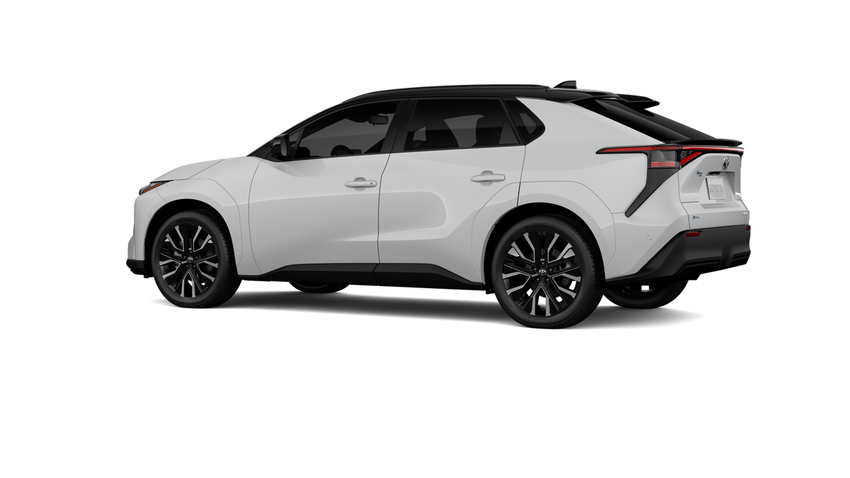 New 2027 Wind Chill Pearl with Midnight Black Metallic roof Toyota Limited image 5