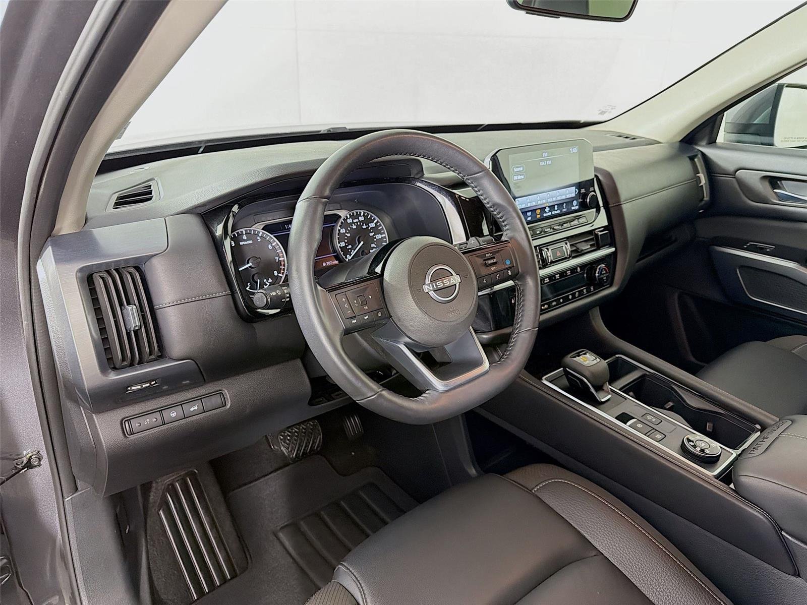 Used 2025  Nissan SL image 9