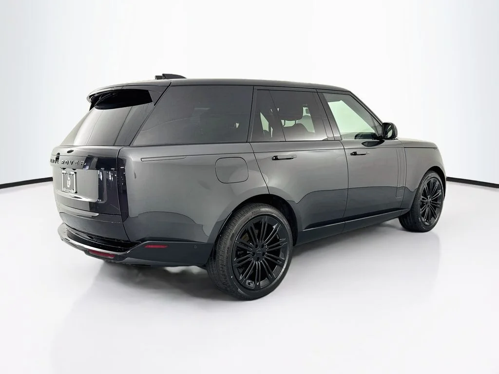 New 2026 Carpathian Grey Land Rover SE image 5