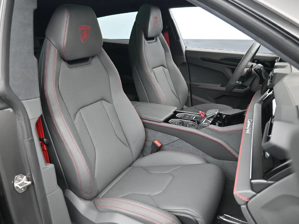 Used 2025 Gray Lamborghini SE image 17