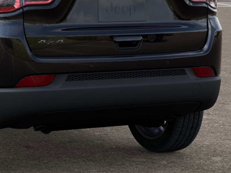 New 2026 Diamond Black Crystal Pearl-Coat Exterior Paint Jeep Limited image 13
