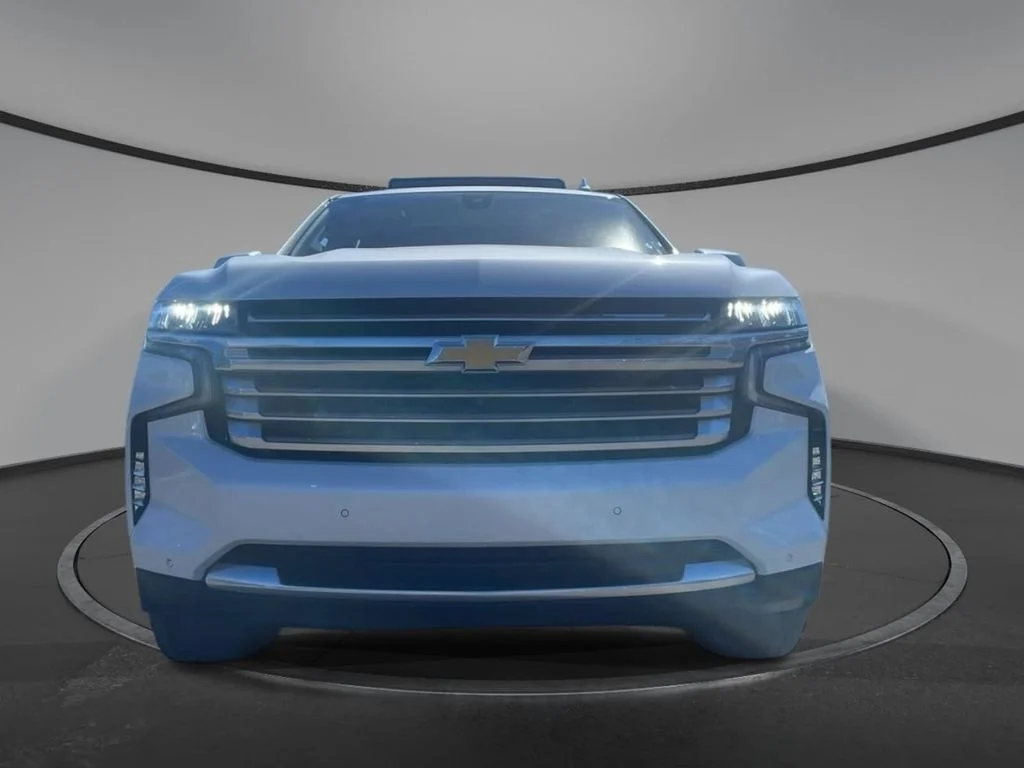Used 2021 Iridescent Pearl Tricoat Chevrolet High Country image 5