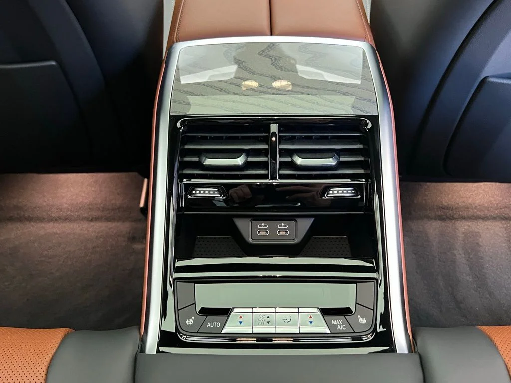 2026 BMW 8 Series 840i - Photo 9