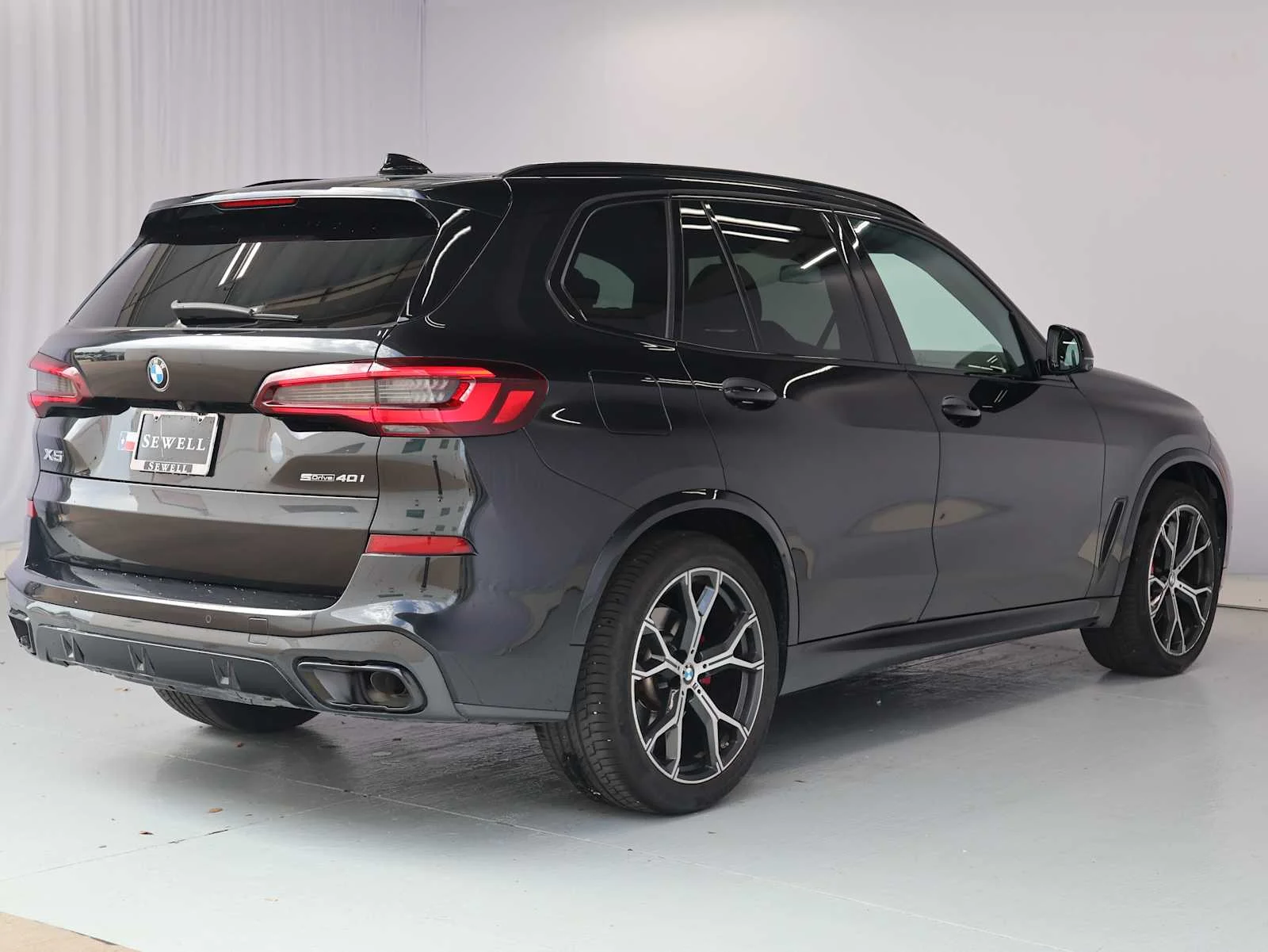 Used 2022 Black Sapphire Metallic BMW sDrive40i image 5