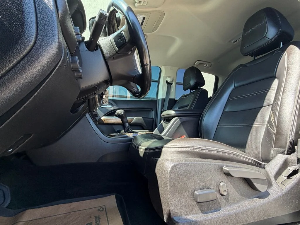 Used 2018 White GMC Denali image 9