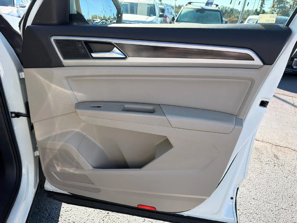 Used 2019 White Volkswagen SEL image 14