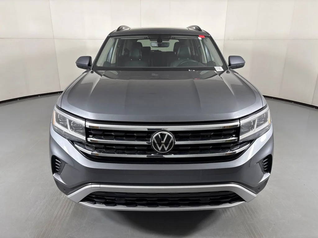 Used 2023 Gray Volkswagen 3.6L V6 SE w/Technology image 3