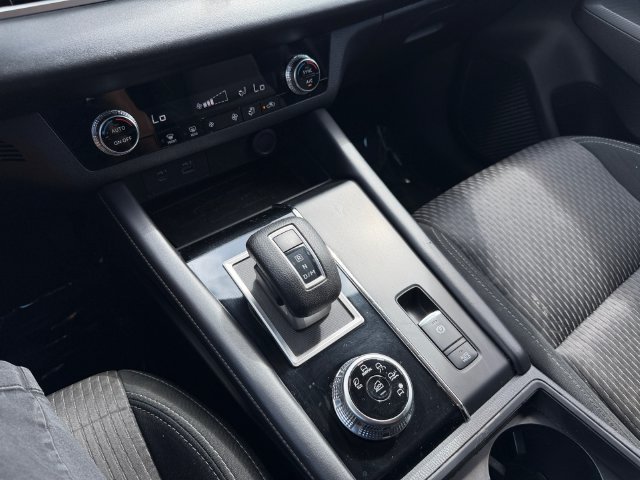 Used 2022  Mitsubishi ES image 25