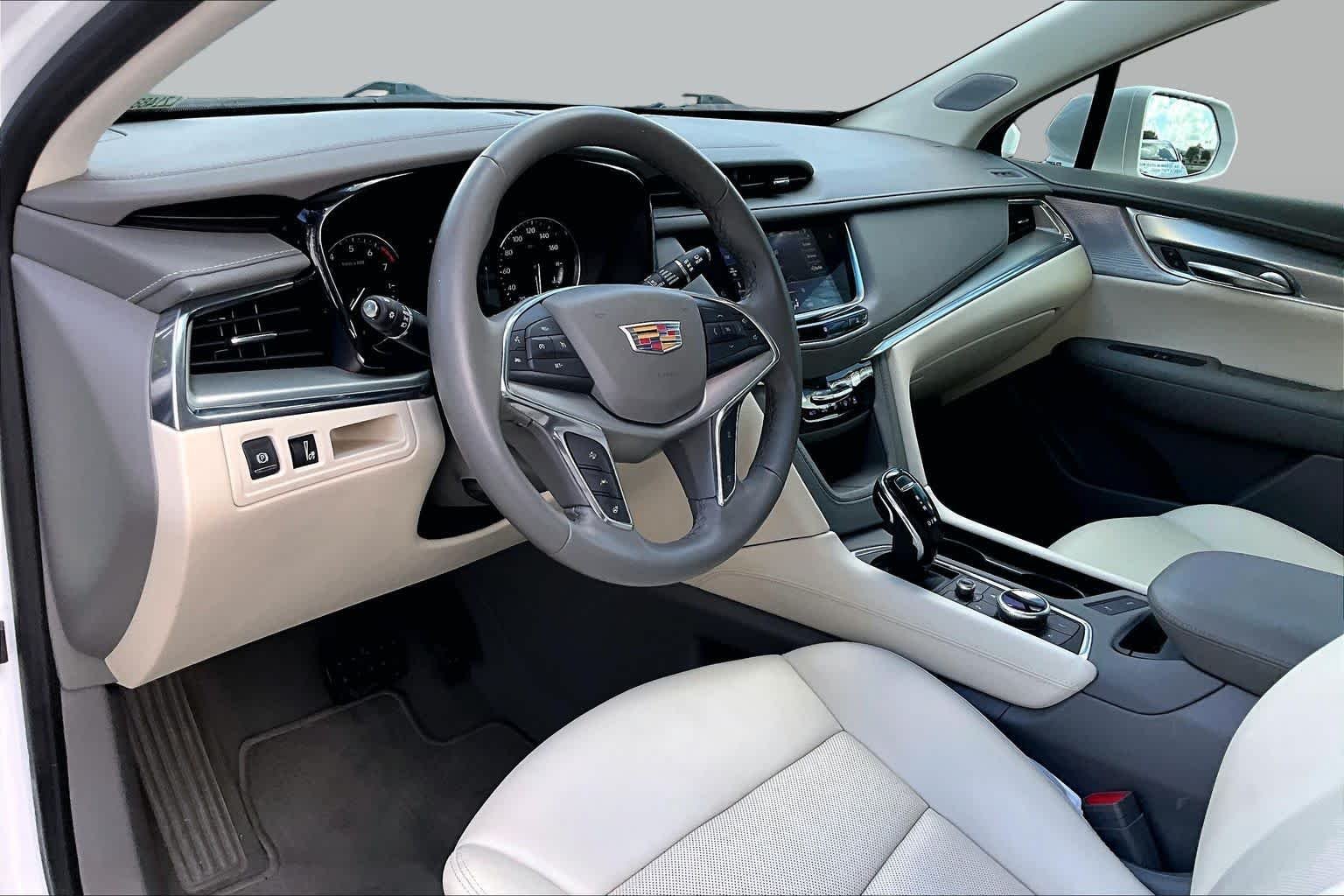 Used 2020 Crystal White Tricoat Cadillac Premium Luxury FWD image 18
