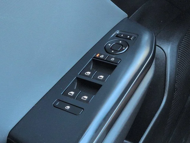 Used 2025 Black Kia LXS image 21
