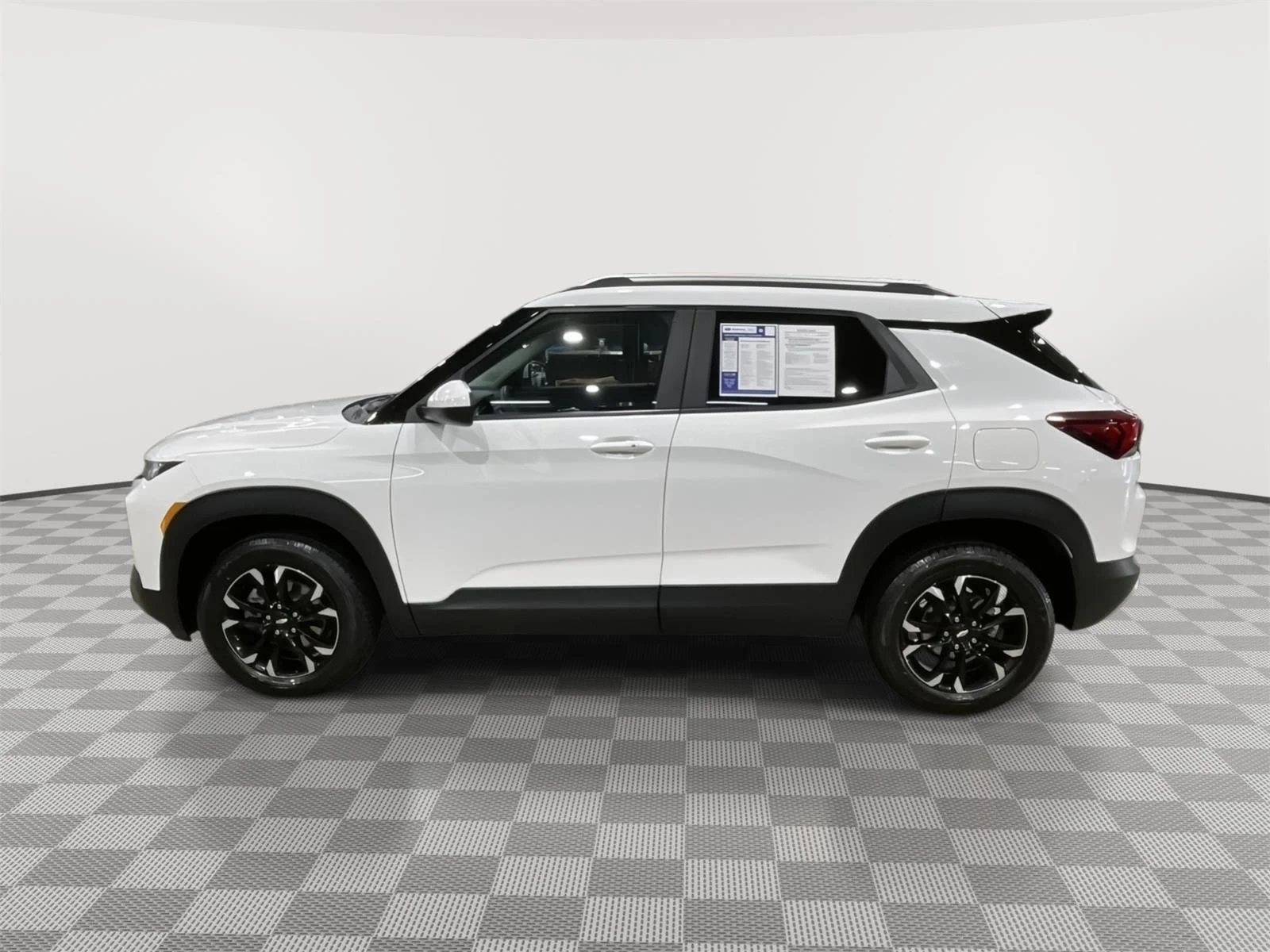 Used 2022 Summit White Chevrolet LT image 8