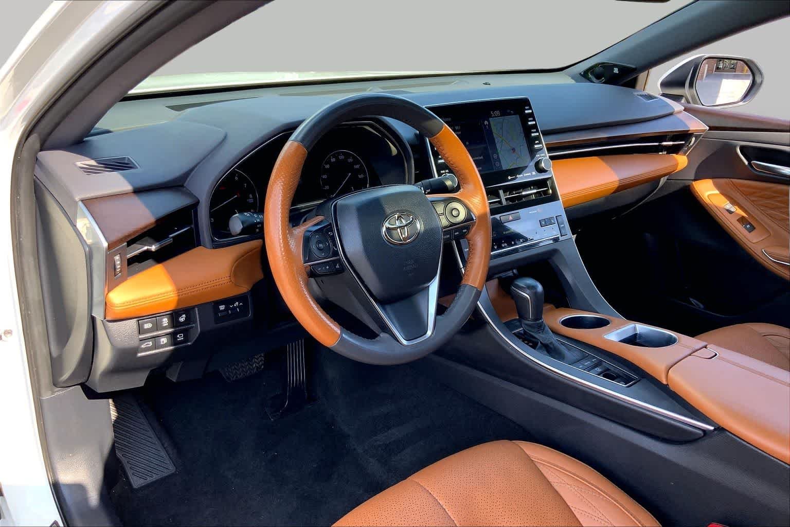 Used 2022 Wind Chill Pearl Toyota Limited image 18