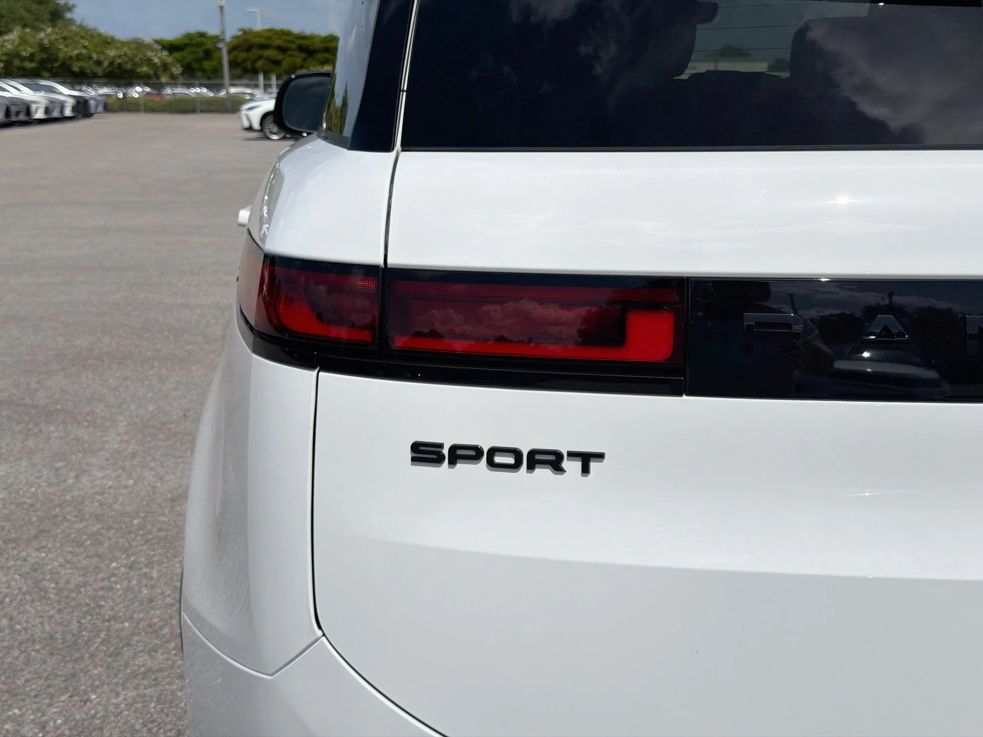 New 2026 Fuji White Land Rover Dynamic SE image 10
