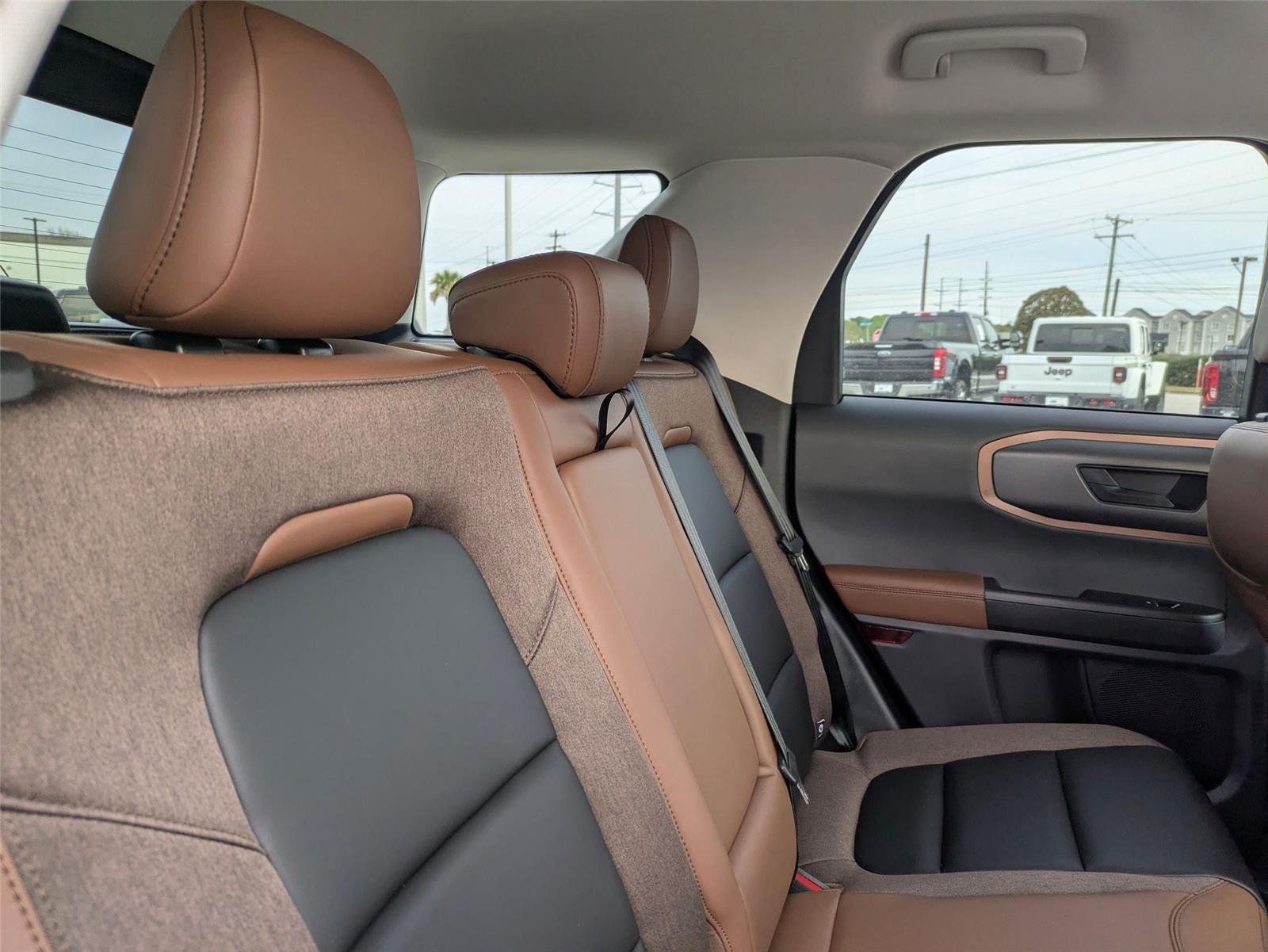 New 2025 Ruby Red Metallic Tinted Clearcoat Ford Outer Banks® image 30