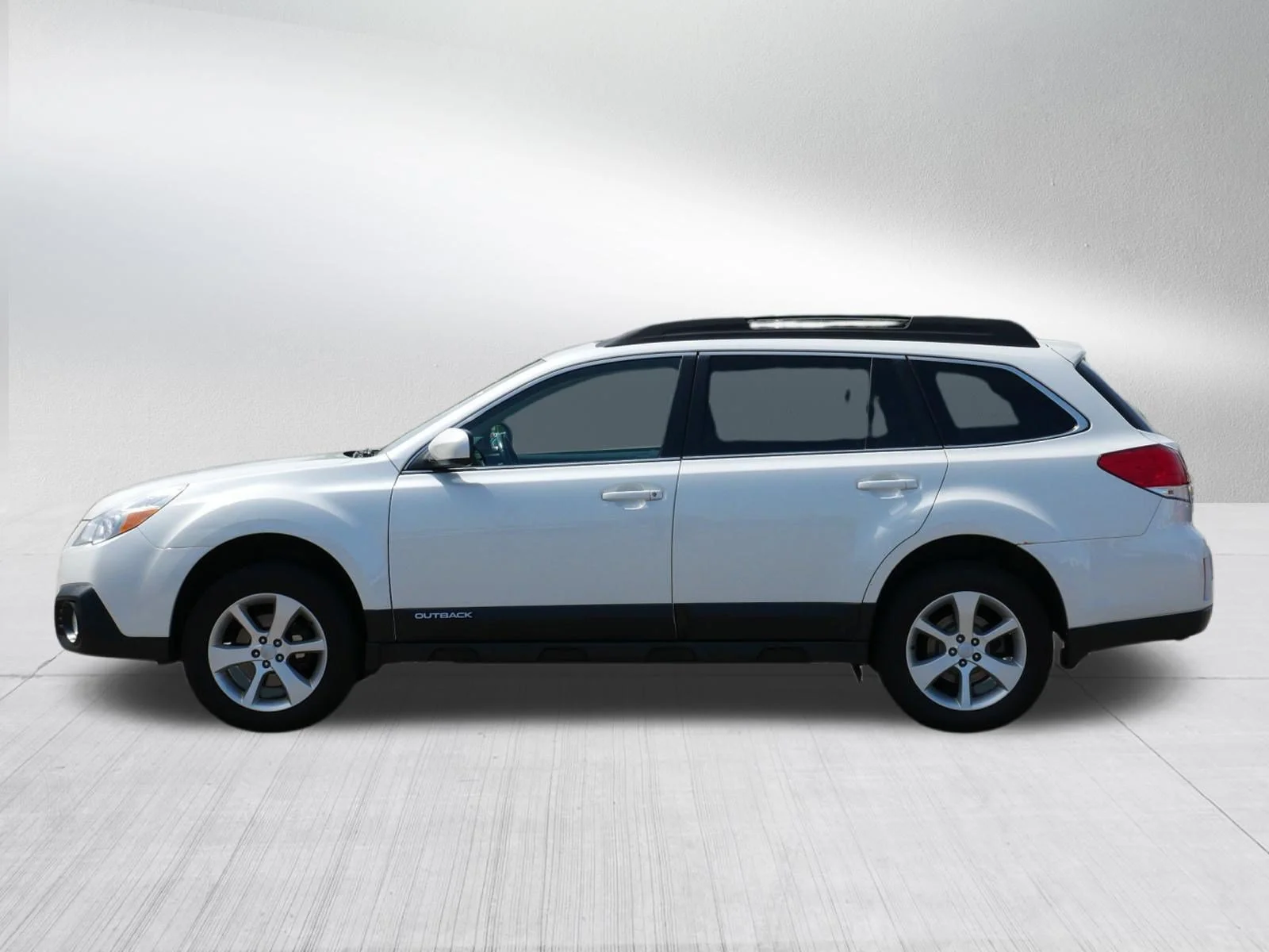 Used 2013 Satin White Pearl Subaru 2.5i Premium image 4