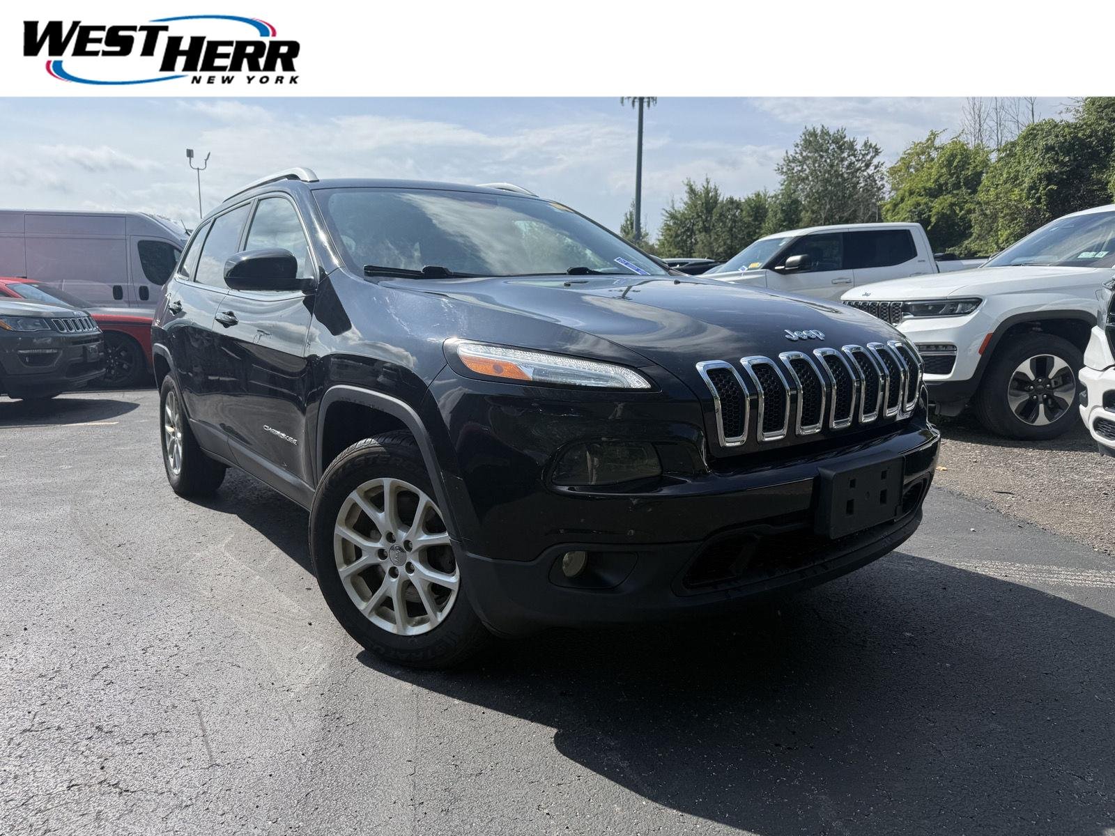 Used 2018 Diamond Black Crystal Pearlcoat Jeep Latitude Plus image 1