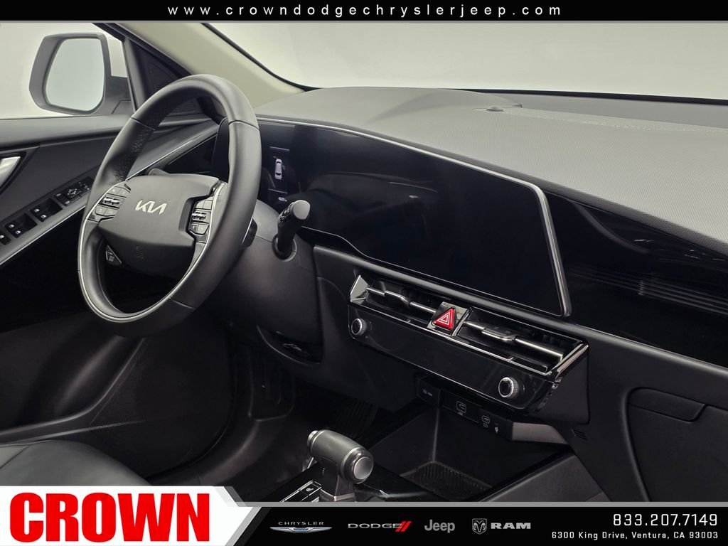 Used 2023 White Kia EX image 11