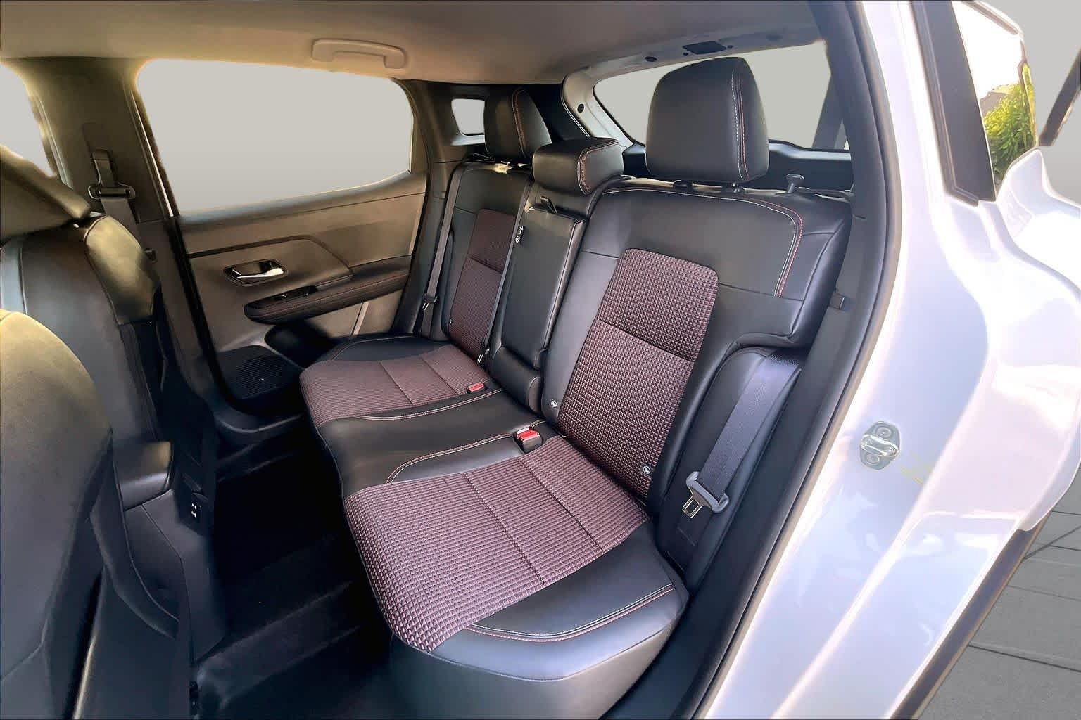 Certified Used 2025 Aspen White Tricoat Nissan SR image 19