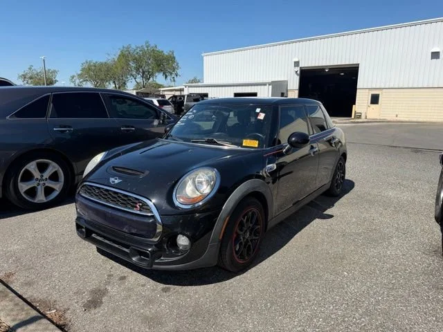 2016 MINI Cooper S 4 Door's photo