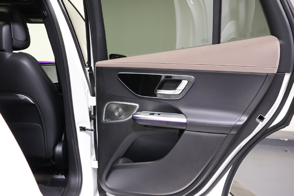 New 2027  Mercedes-Benz 320 SUV image 50