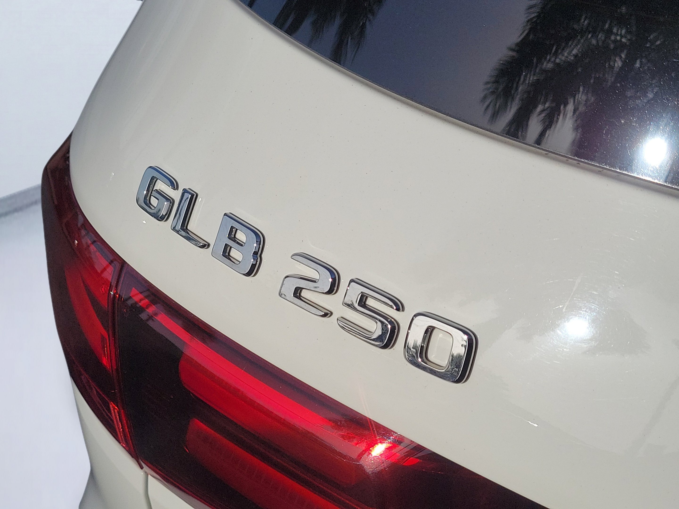 Used 2025 Polar White Mercedes-Benz GLB 250 image 5