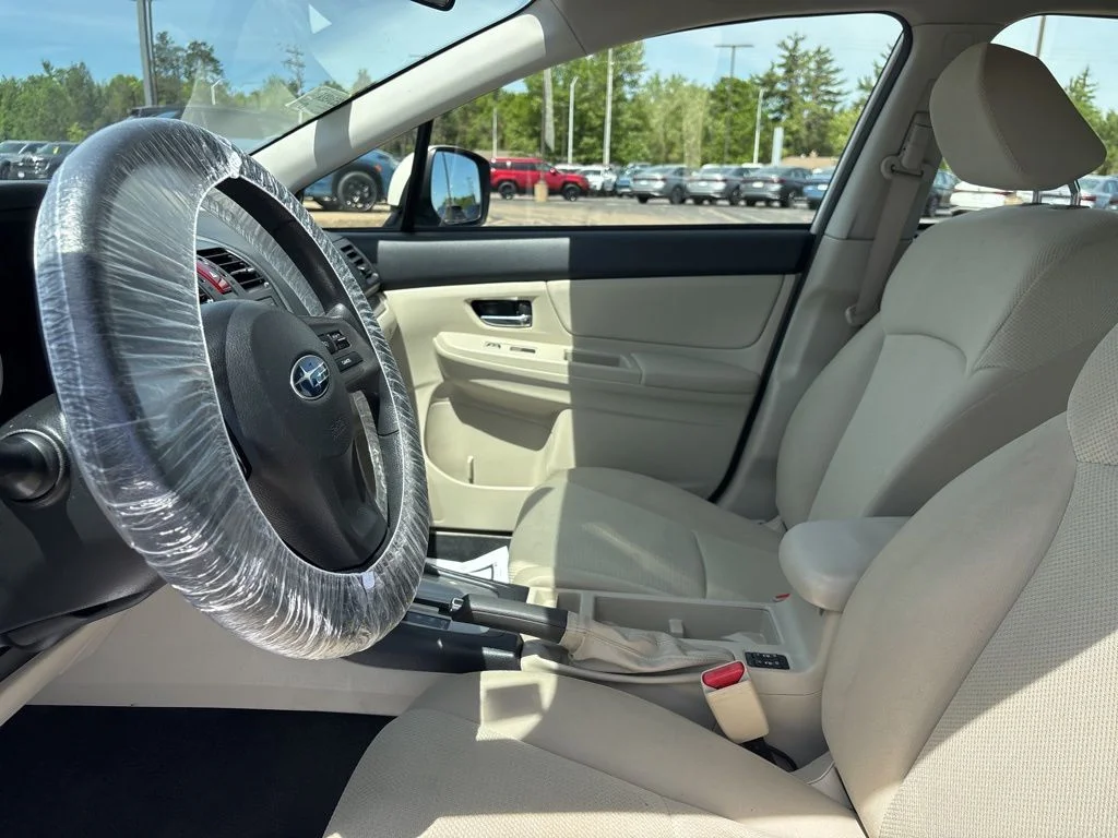 Used 2014 Satin White Pearl Subaru 2.0i Premium image 12