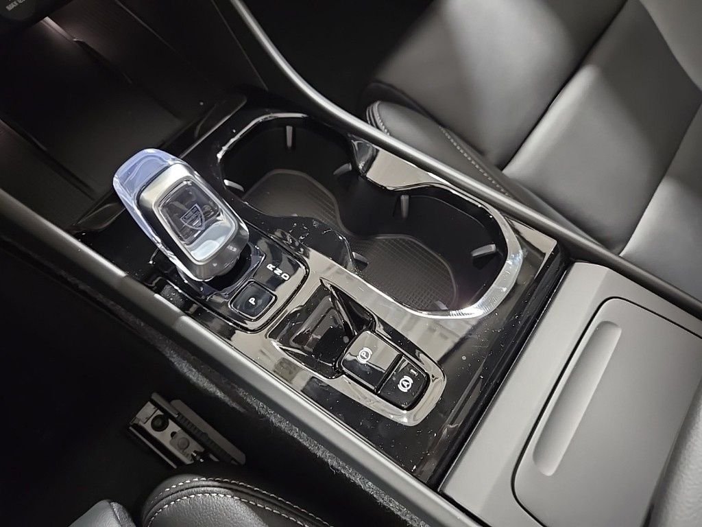 2026 Volvo XC40 Ultra - Photo 15