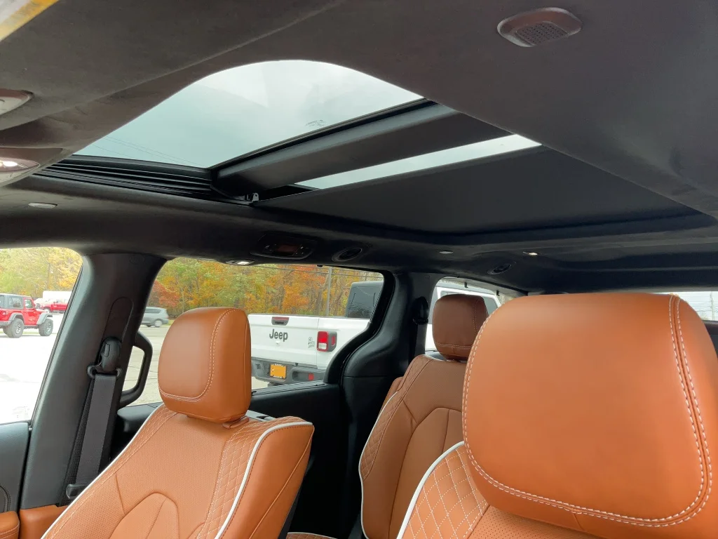 2026 Chrysler Pacifica Pinnacle - Photo 15