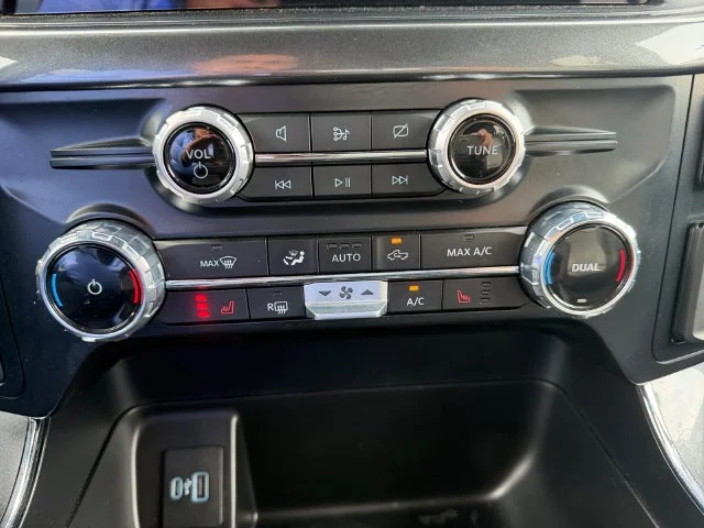 Used 2023 Gray Ford XLT image 18
