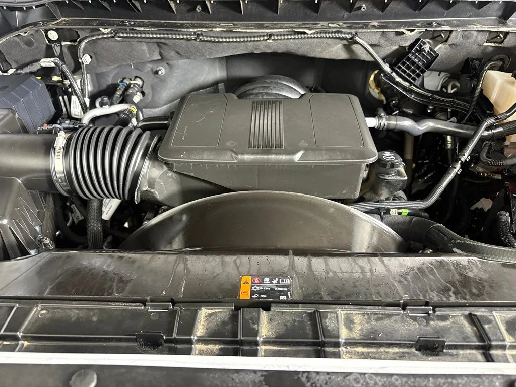 Used 2025 White Chevrolet Custom image 46