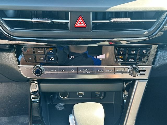 New 2026 Clear White / Black Roof Kia S image 16