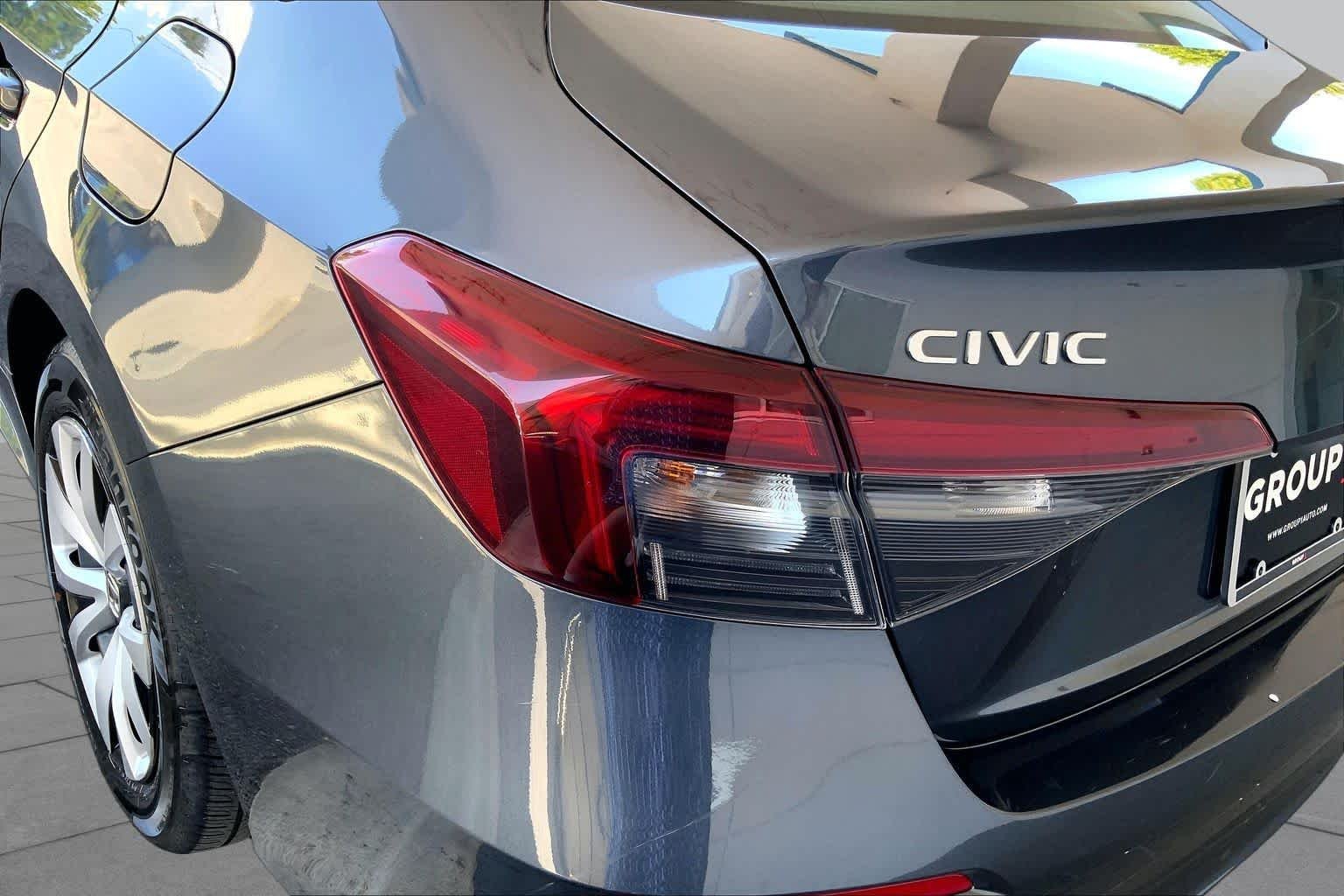 Used 2025 Meteorite Gray Metallic Honda LX image 29