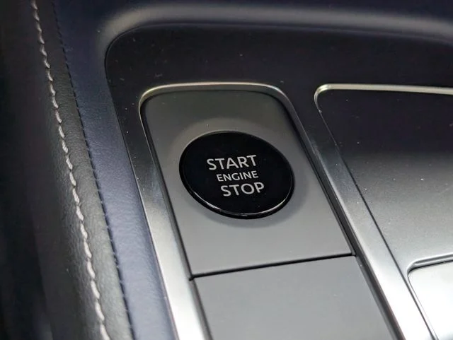 New 2027 2T RAD WHT INFINITI SPORT image 18