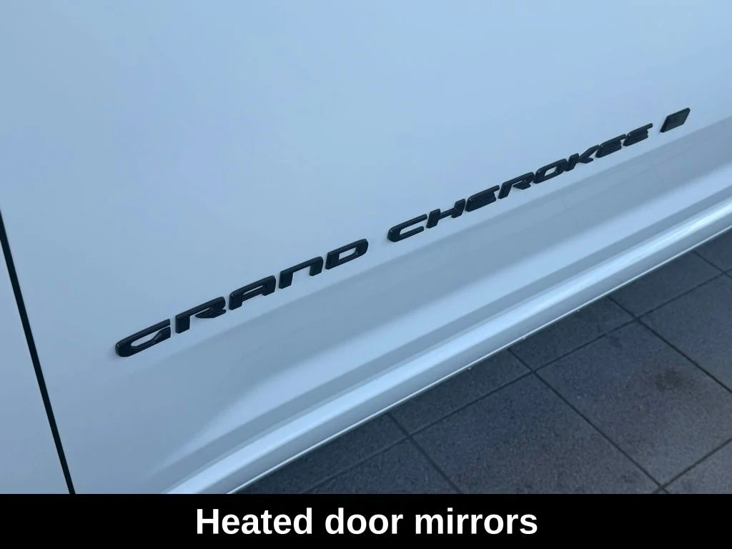 New 2026 Bright White Clear-Coat Exterior Paint Jeep Limited Reserve image 32
