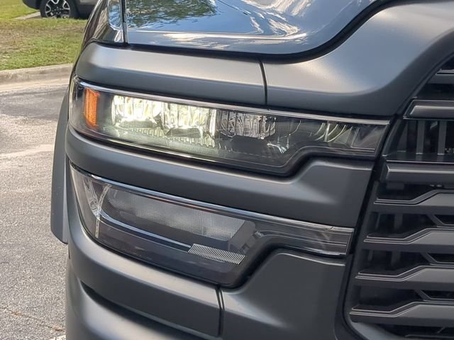 New 2026 Diamond Black Crystal Pearl-Coat Exterior Paint RAM Tradesman image 10