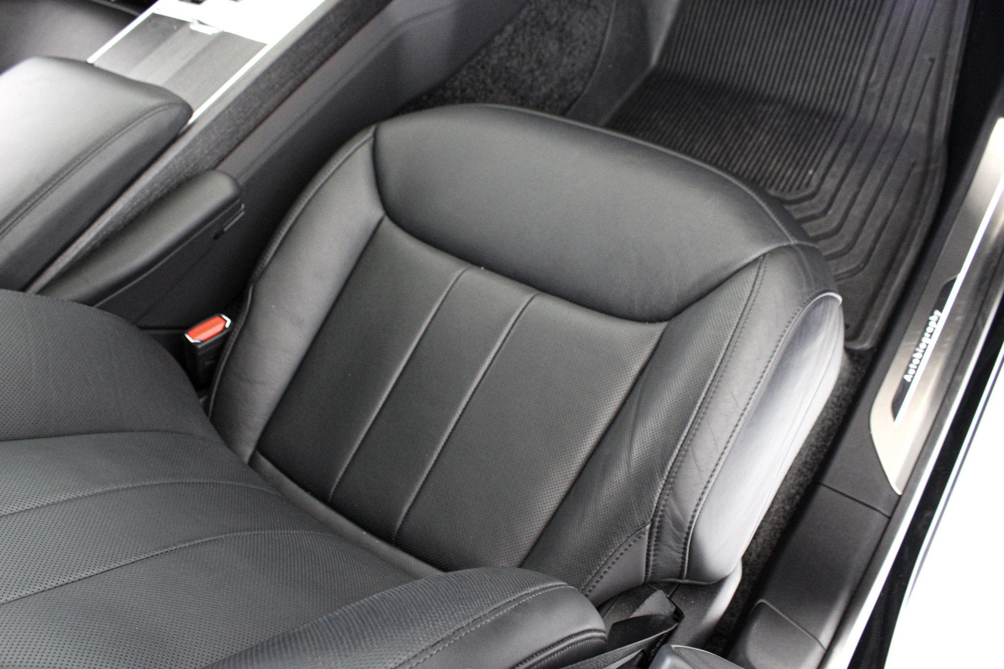 Used 2025 Black Land Rover Autobiography image 19