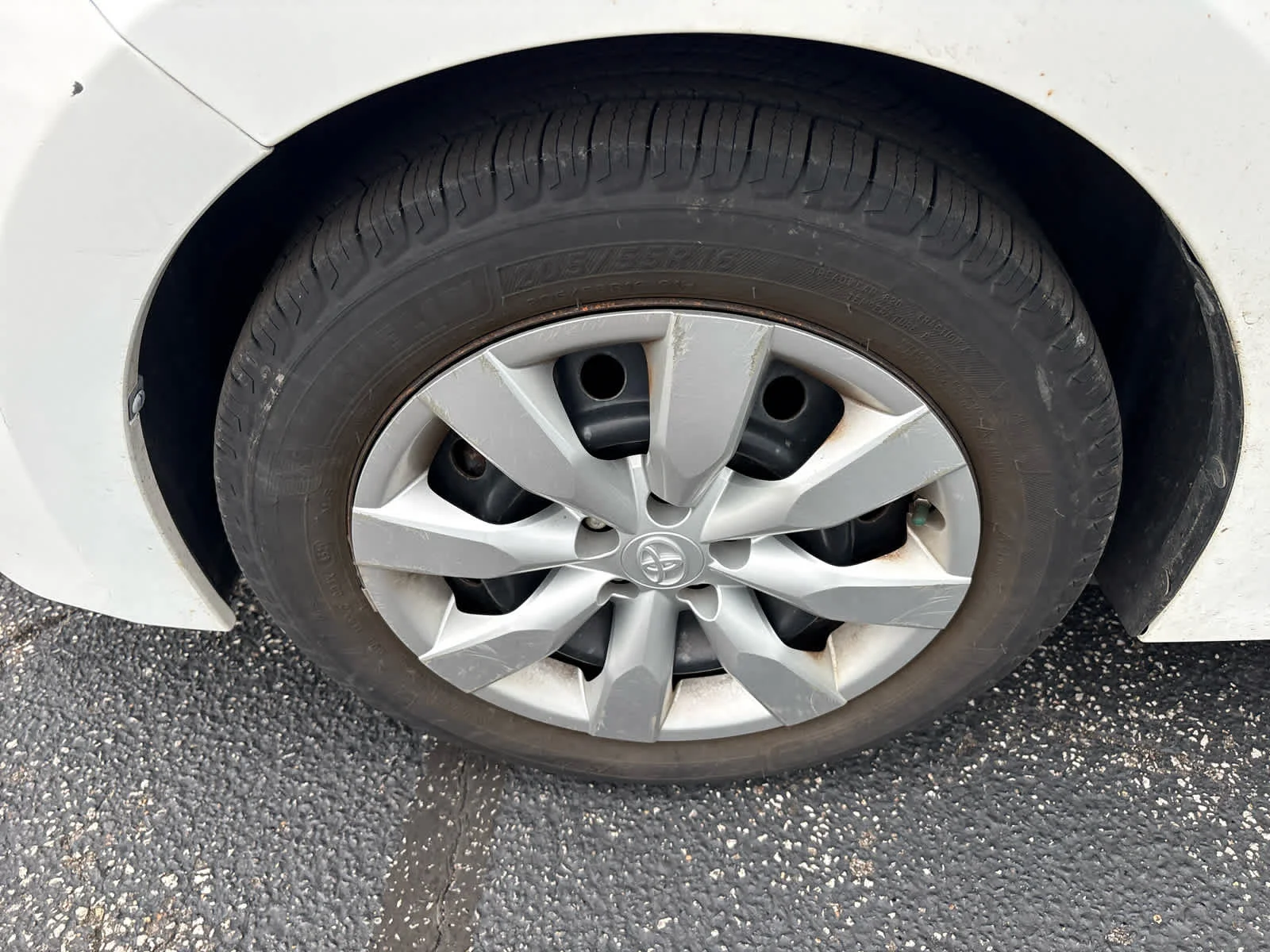Used 2015 Super White Toyota LE image 20