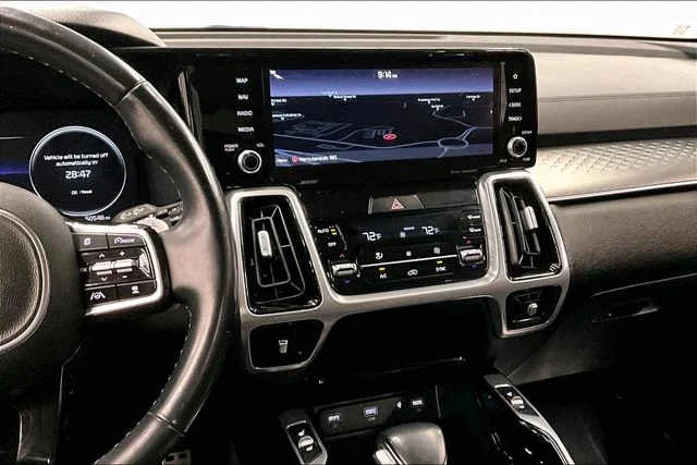 Used 2022 Everlasting Silver Kia SX-Prestige image 7