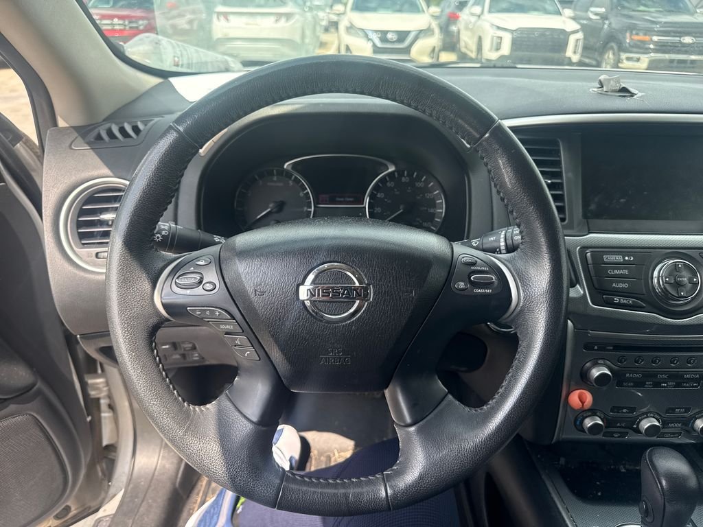 Used 2017 Silver Nissan SL image 13